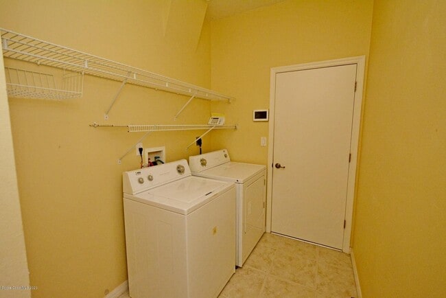 Building Photo - 820 Glen Abbey Way