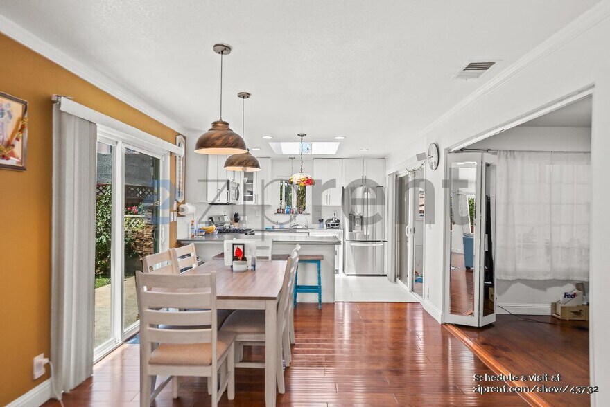 Building Photo - 5947 Southmont Ct