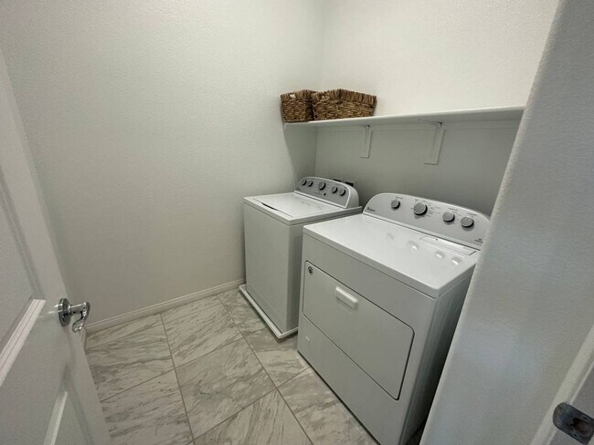 Building Photo - STUNNING LUXURY TOLL BROTHERS DESIGN TOWNH...
