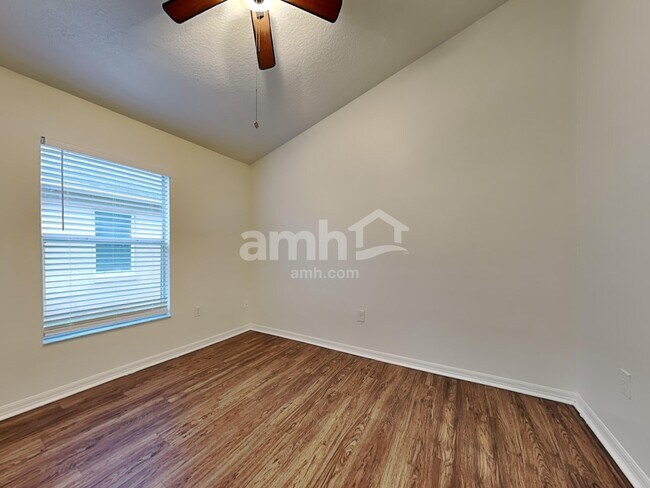 Building Photo - 197 Thornbury Dr