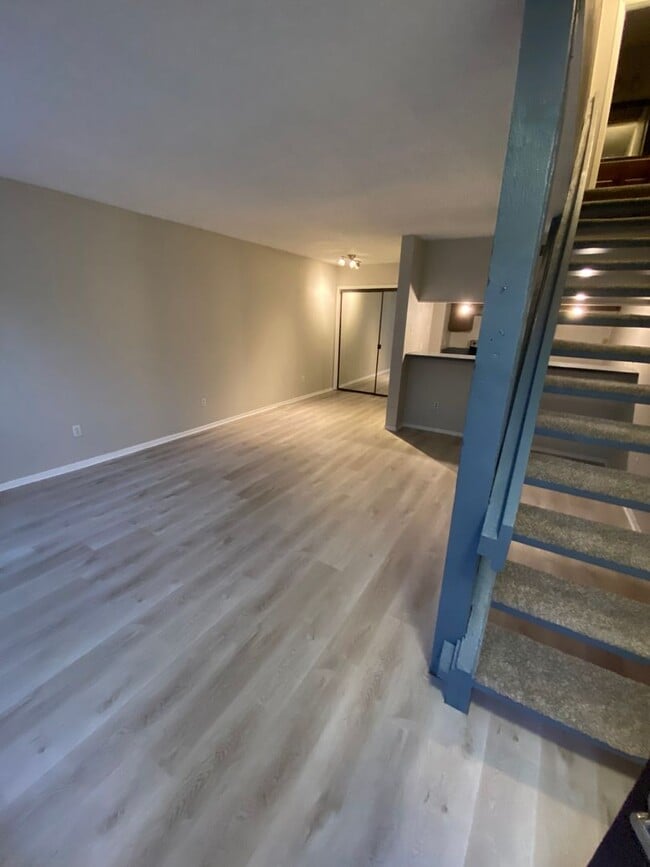 Building Photo - 4634 Country Creek Dr