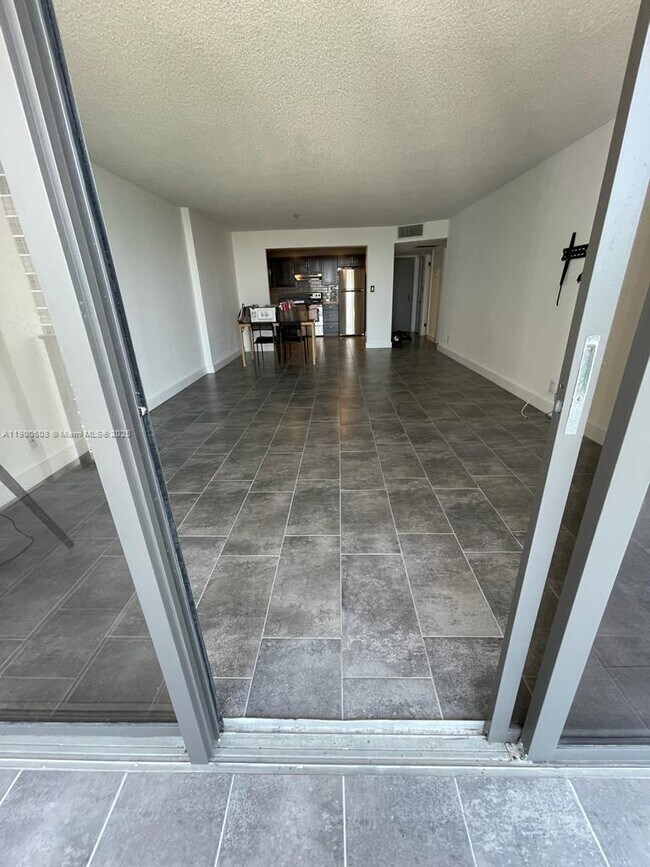 Building Photo - 18151 NE 31st Ct