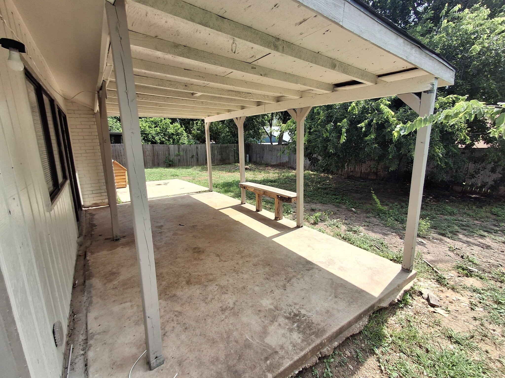 Building Photo - 2611 Lakeledge