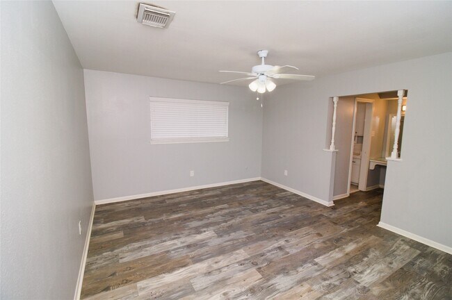 Building Photo - 1030 Montour Dr