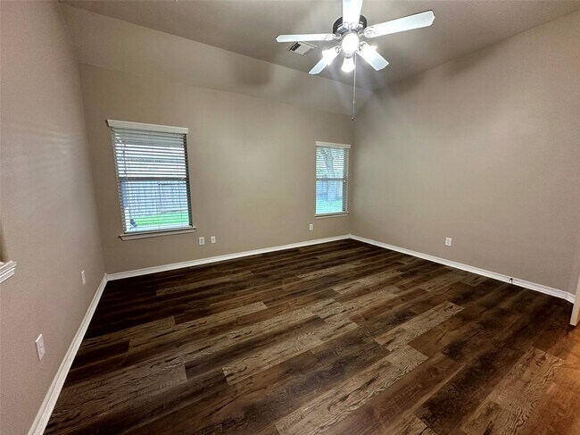 Building Photo - 2047 Lulach Ln