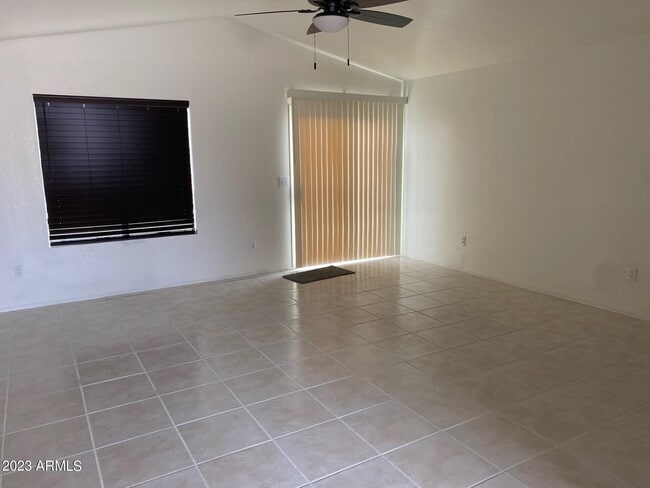 Building Photo - 861 E Glenmere Dr