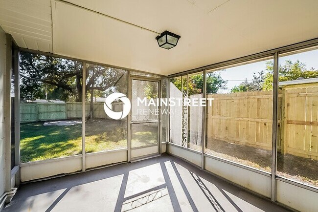 Building Photo - 3 Bedroom Pet-Friendly Home in Largo, FL with Main Street Renewal