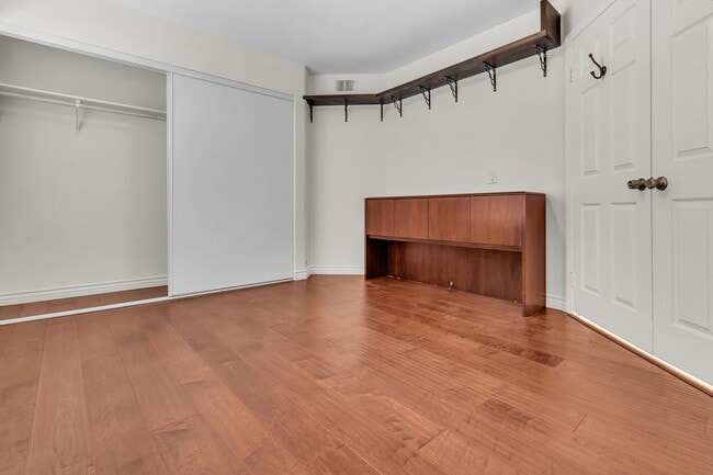 Building Photo - 2101 Vallejo Dr