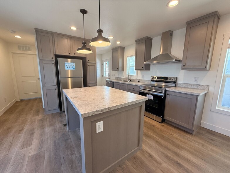 Building Photo - 3601 E Wyoming Ave