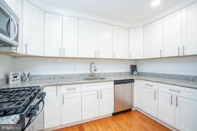 Building Photo - 5 Balamor Ln