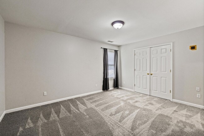 Building Photo - 377 Church St