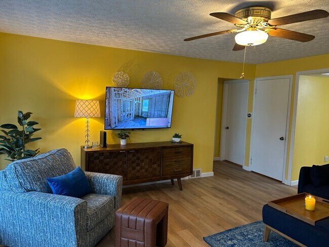 Building Photo - Corporate House 3BR 2 Bath