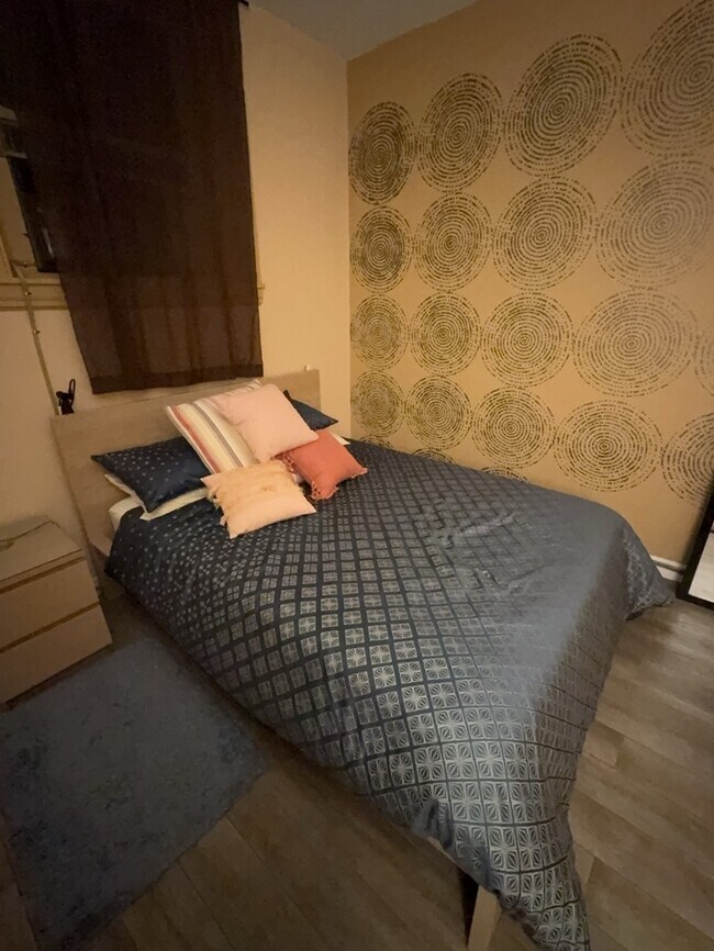 Building Photo - Charming 1BR 1BA Condo w/ All Utilities • Galley Kitchen • In Mount Vernon