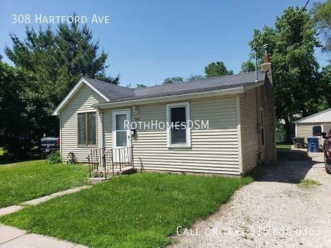 Primary Photo - Great 2 Bedroom 1 Bath Home Laundry on Mai...