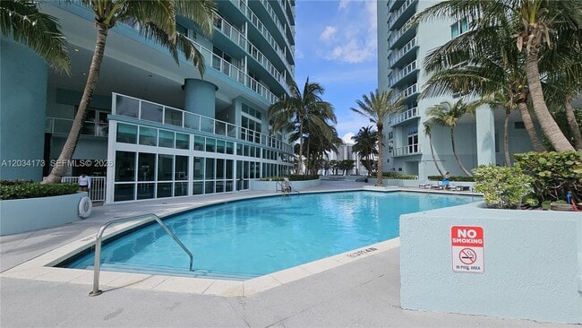 Building Photo - 1900 N Bayshore Dr