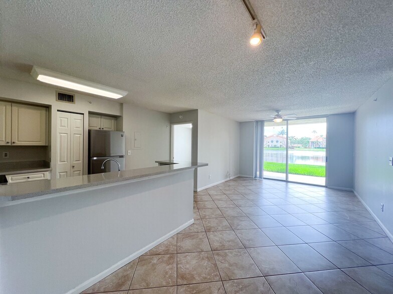 Building Photo - 1265 Wildwood Lakes Blvd