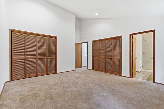 Building Photo - Spacious Bainbridge Island Home