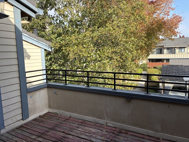 Building Photo - 6043 Joaquin Murieta Ave