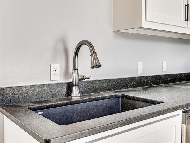 Building Photo - 91 Ridgeline Rd