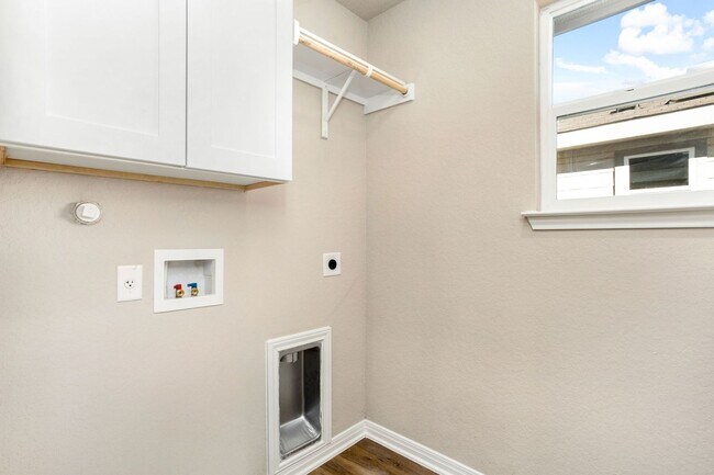 Building Photo - Brand New 3/2.5 Townhome