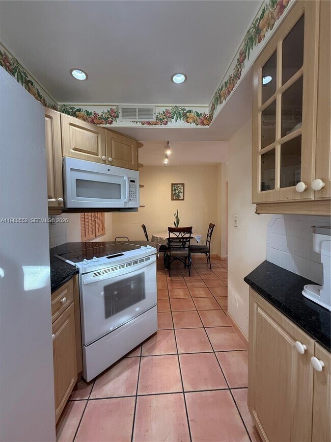 Building Photo - 1480 Euclid Ave