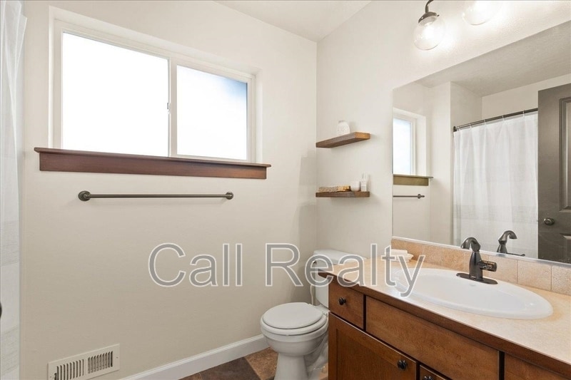Building Photo - 2522 W Juliann Ct