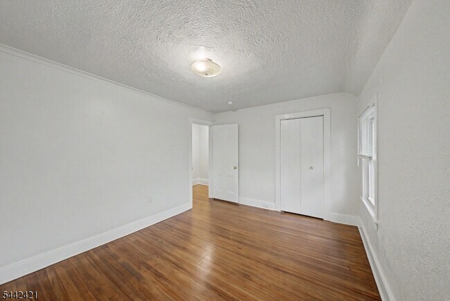 Building Photo - 242 W Hanover Ave
