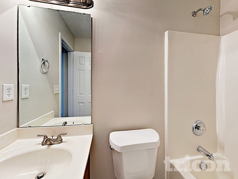 Building Photo - 2656 Captains Watch Rd NE