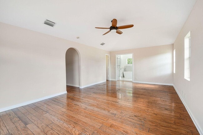 Building Photo - 207 Banyanwood Point