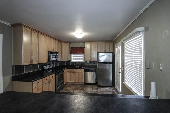 Building Photo - Cozy Bungalow in Brookside area, close to shopping for grocery, coffee shops, restaurants and muc...