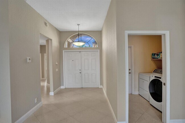 Building Photo - 5977 NW 73rd Ct