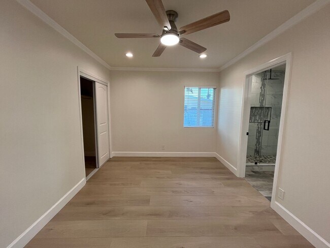 Building Photo - Upgraded + freshly prepped 3+2.5 in Granad...