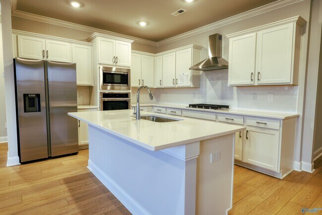 Building Photo - 102 Clift Crk Dr