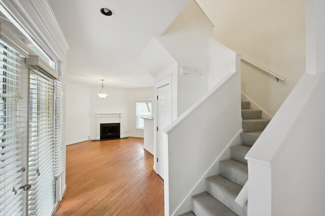 Building Photo - 439 Grant St SE