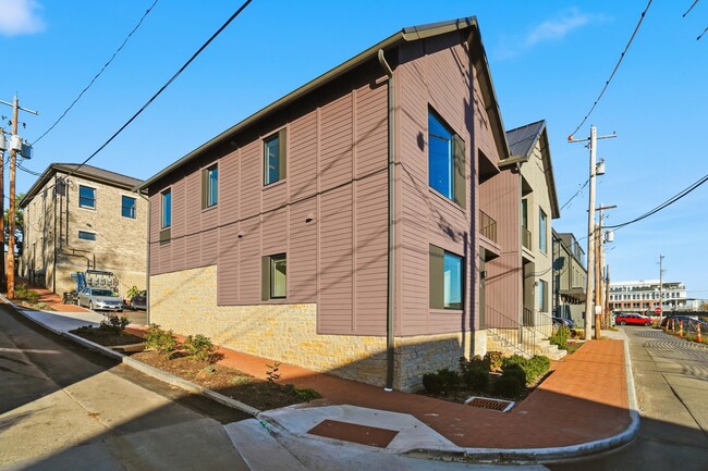 Building Photo - 33 N Blacksmith Ln