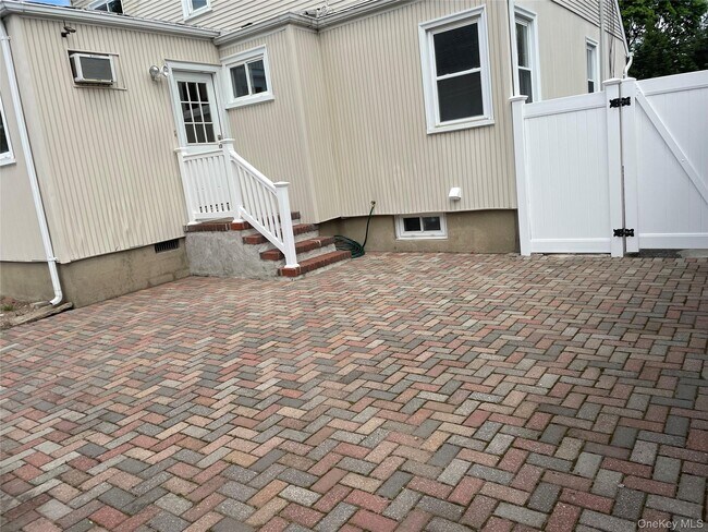 Building Photo - 101 Hillside Ln