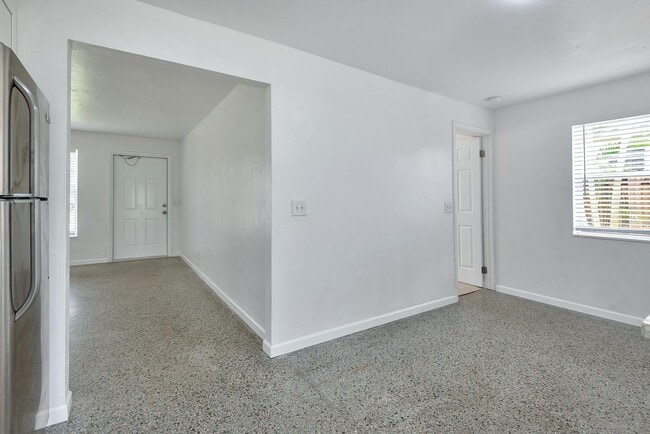 Building Photo - 4882 Jefferson Rd