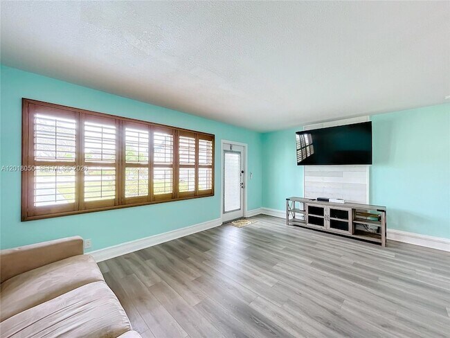 Building Photo - 226 Newport Dr