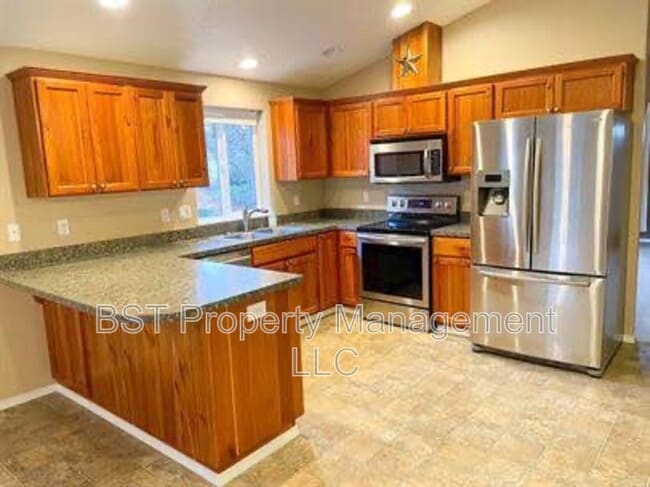 Building Photo - 6913 Owl Dr SE