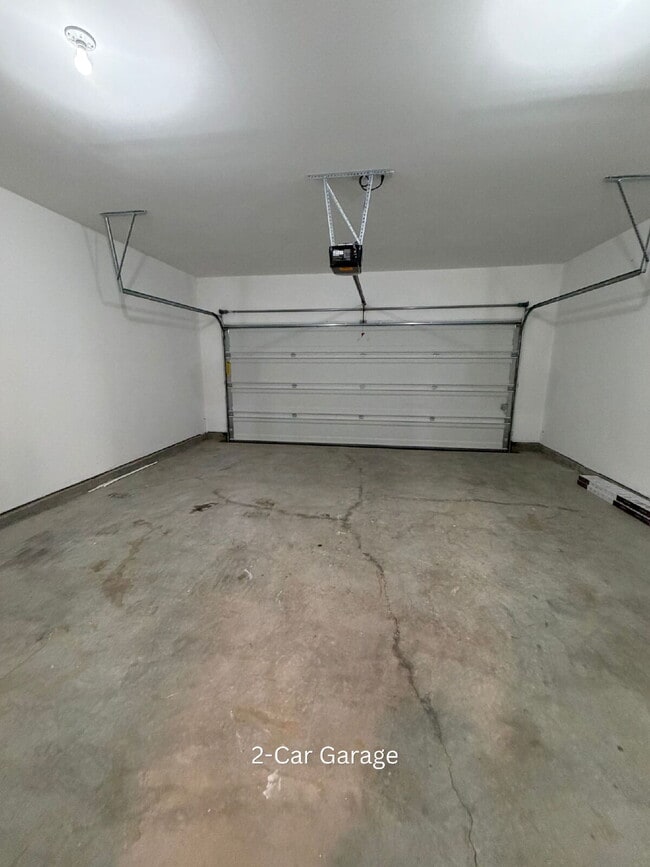 Building Photo - Spacious 5BR Home with Loft in Swim Community