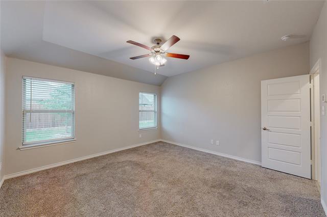 Building Photo - 949 Royal Ln