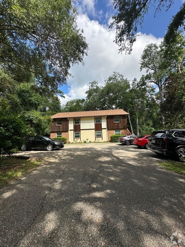 Building Photo - Spacious downstairs 2Bed/1 Bath in Killear...