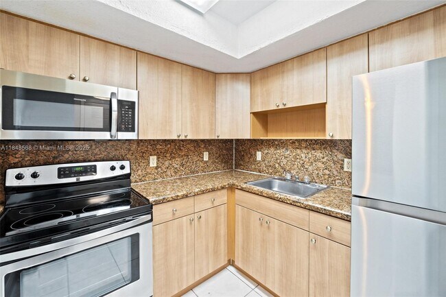 Building Photo - 13920 Lake Placid Ct