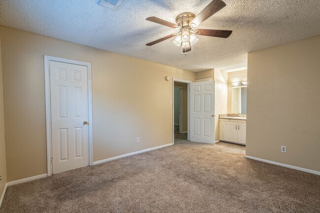 Building Photo - 523 International Village Dr