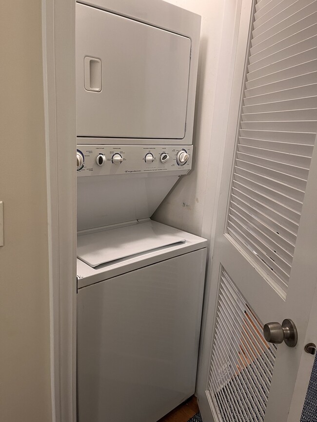 Building Photo - 1707 N Paulina St