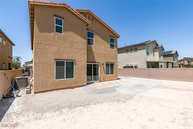 Building Photo - 945 Willow Berry Ave