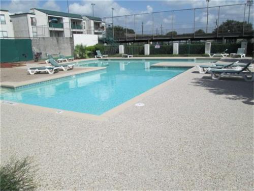 Building Photo - 2820 S Bartell Dr