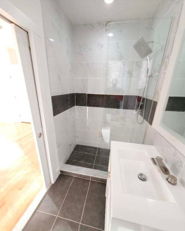 Building Photo - 5425 Catharine St