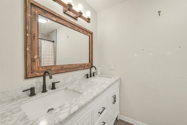 Building Photo - 12111 Whittington Dr