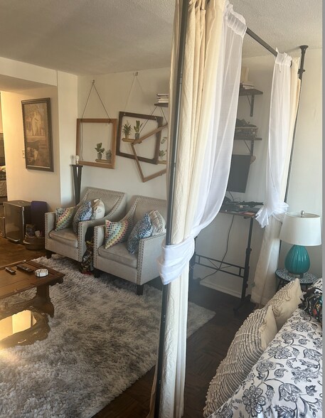 Living area - 1311 Delaware Ave SW